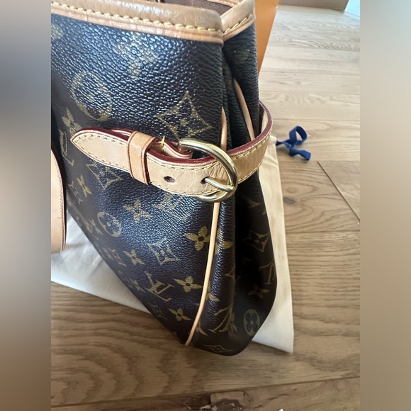 Louis Vuitton Pre-Owned 2006
Batignolles Tote Bag - Picture 4 of 16